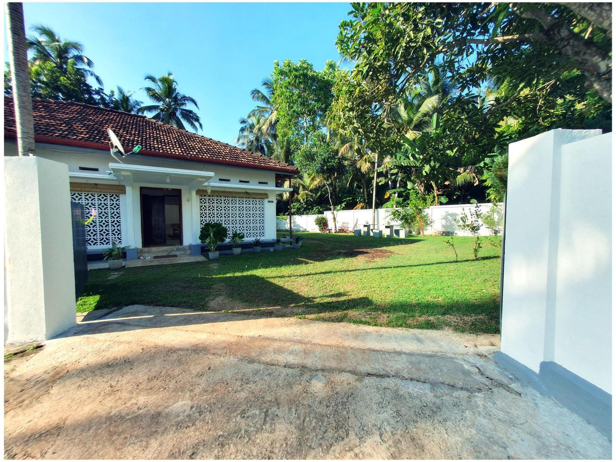 Sri Nimali Guesthouse Hikkaduwa Exterior foto